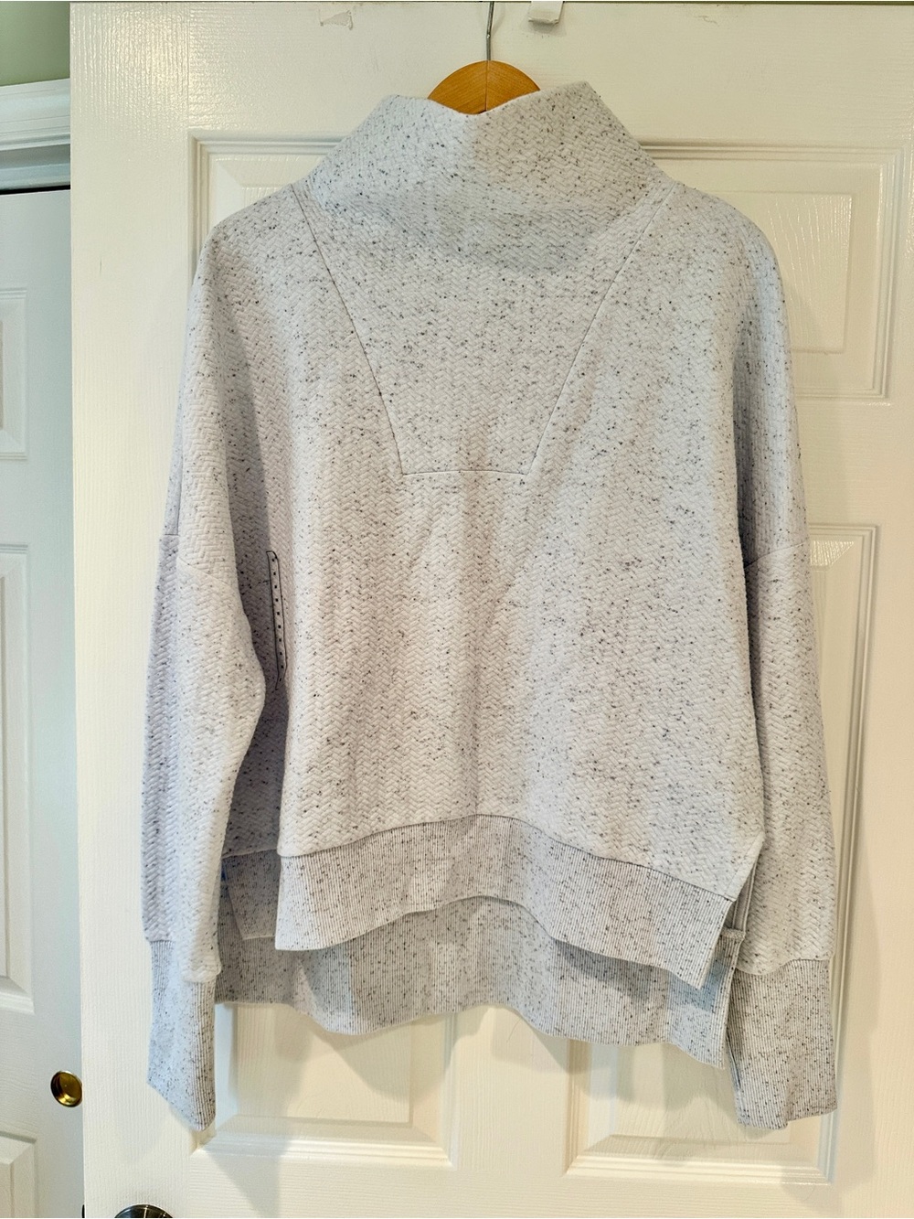 CALIA by Carrie Underwood Light Gray Speckled Funnel Neck Sweater size medium